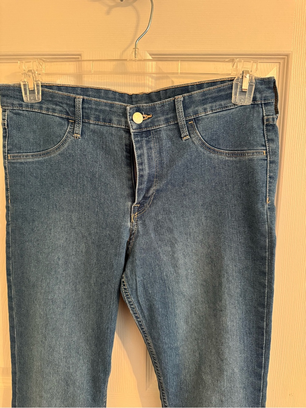 H&M &Denim jeans, size 32, in a "Skinny Regular Waist Ankle" fit. - Picture 6 of 8